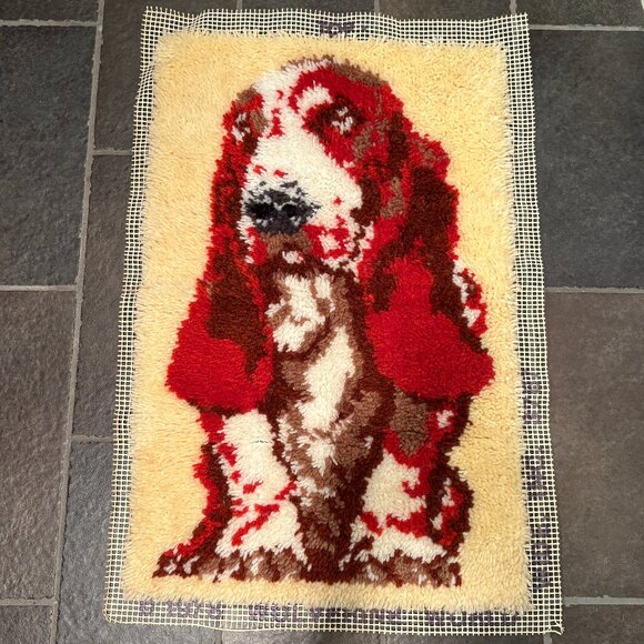 Vintage Other - Vtg 70s Basset Hound latch-hook wall-hanging, rug